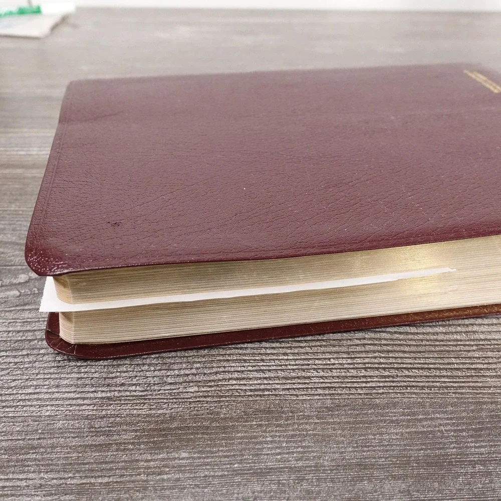 The NIV Study Bible‎ Herald Burgundy Bonded Leather Hardcover Red Letter